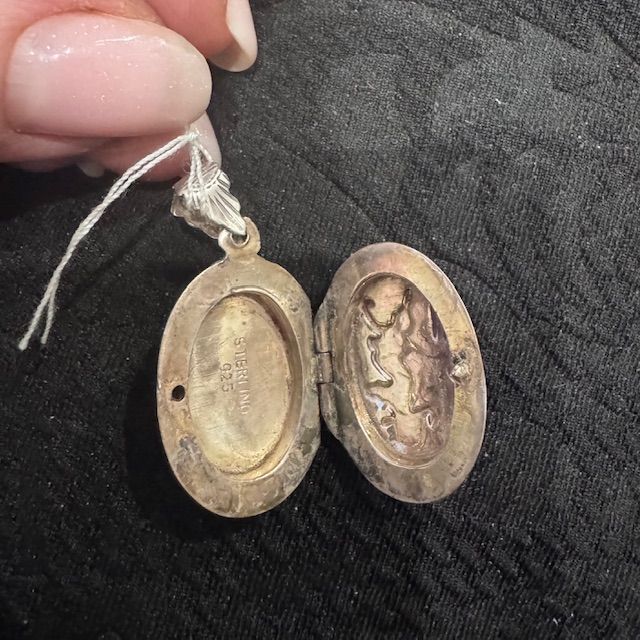 Кулон локет 2,5 см серебро штихельная гравировка