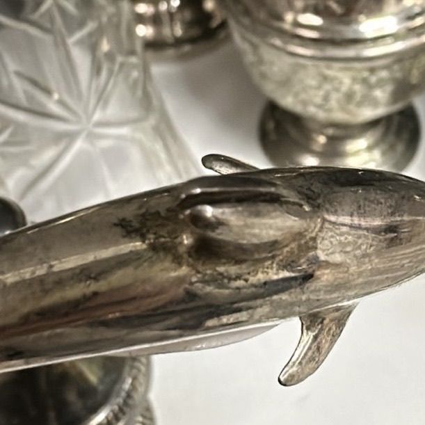 Подставка сервировочная для карточки Дельфин 8 см серебрение