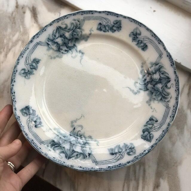 Тарелка плоская 24 см Модерн Gota темнее