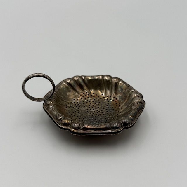 Ситечко для чая на подставке 8 см мельхиор 