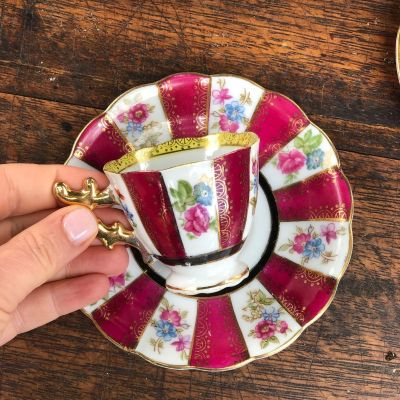 Кофейная пара бордо с цветочным орнаментом