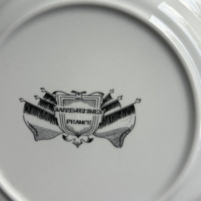 Тарелка Sarreguemines Наряд по хозяйству 19 см Франция конец 19 в. 
