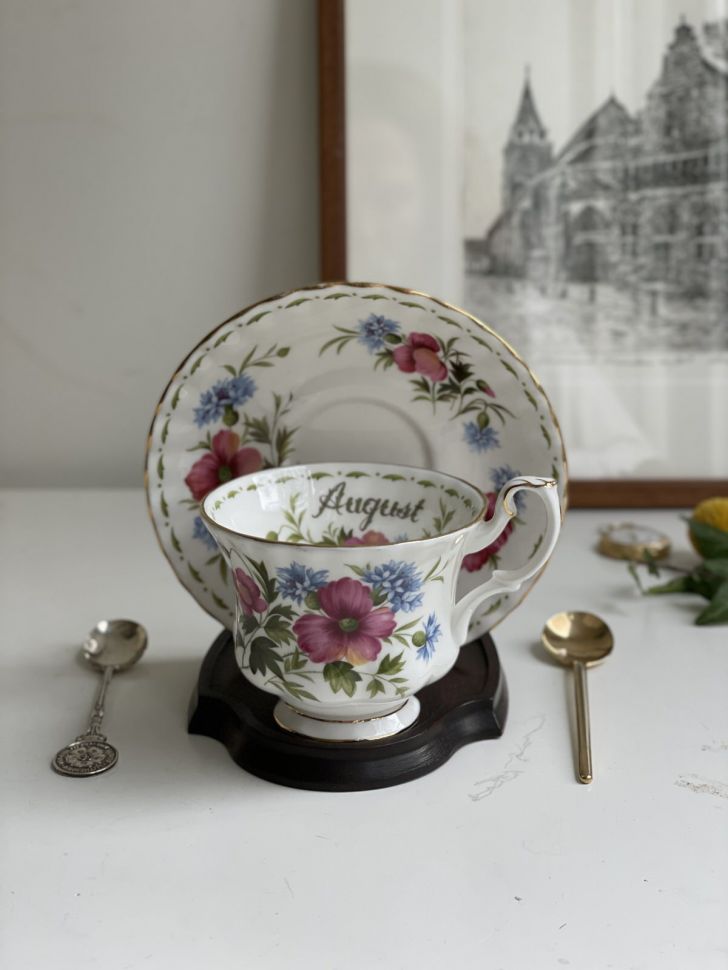 Чайная пара Royal Albert Август 1970 г. 12 месяцев