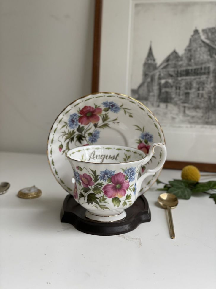 Чайная пара Royal Albert Август 1970 г. 12 месяцев