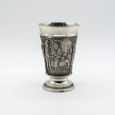 Бокал на ножке с рильефным рисунком 1984 год