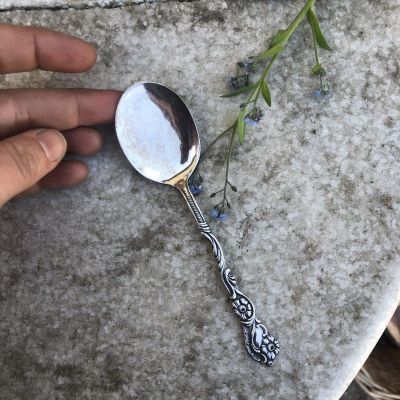 Ложка десертная с цветочками 14 см мельхиор