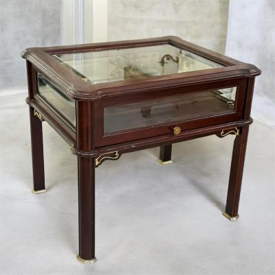 Журнальный столик витринаThe Franklin Mint