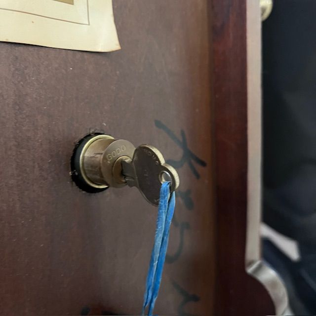 Журнальный столик витринаThe Franklin Mint