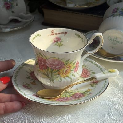 Чайная пара Queens Цветы месяца January Carnation 250 мл с ложечкой фарфор Англия 