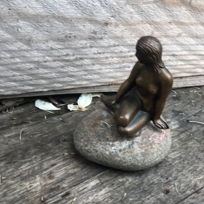 Статуэтка 8 см Русалочка на камне