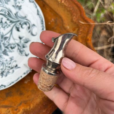 Пробка для бутылки с дозатором 7 см