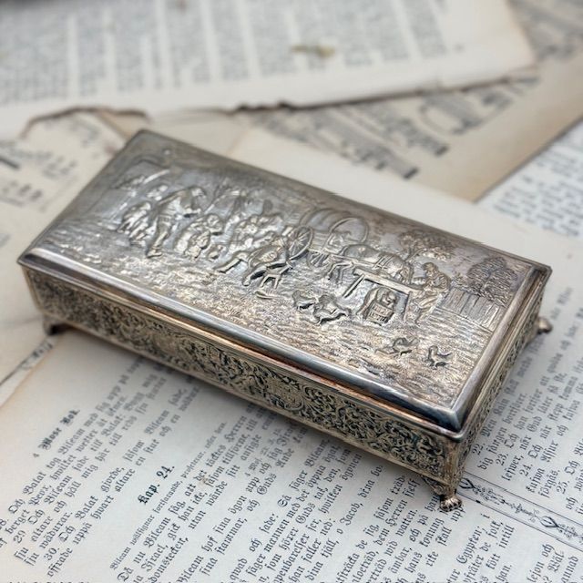 Шкатулка на ножках 18 см серебрение Голландия