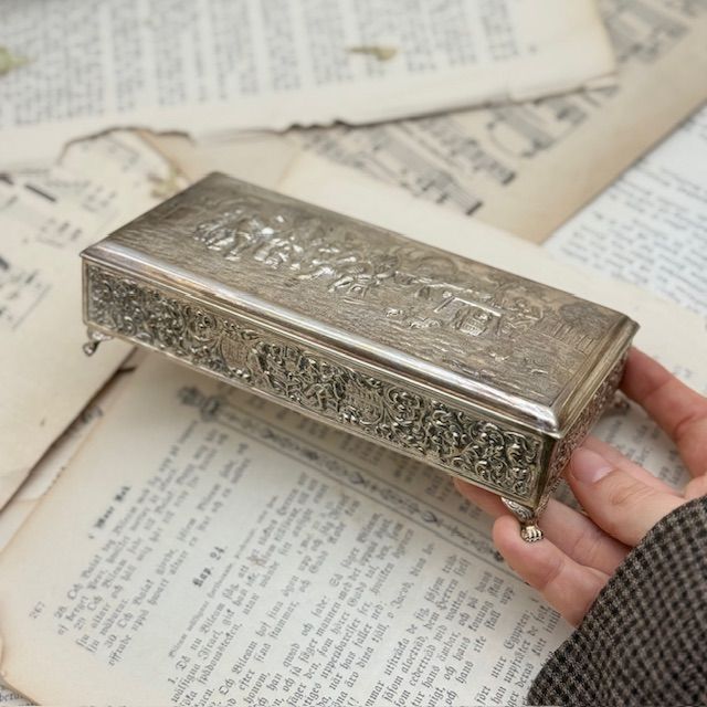 Шкатулка на ножках 18 см серебрение Голландия