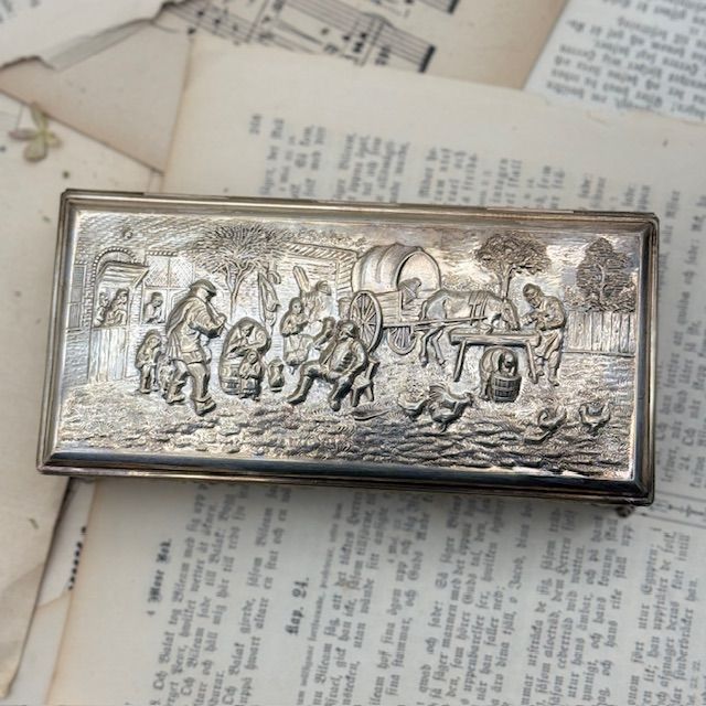 Шкатулка на ножках 18 см серебрение Голландия