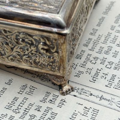 Шкатулка на ножках 18 см серебрение Голландия