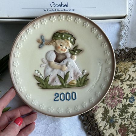 Тарелка 2000 Goebel Hummel 19 см Германия          