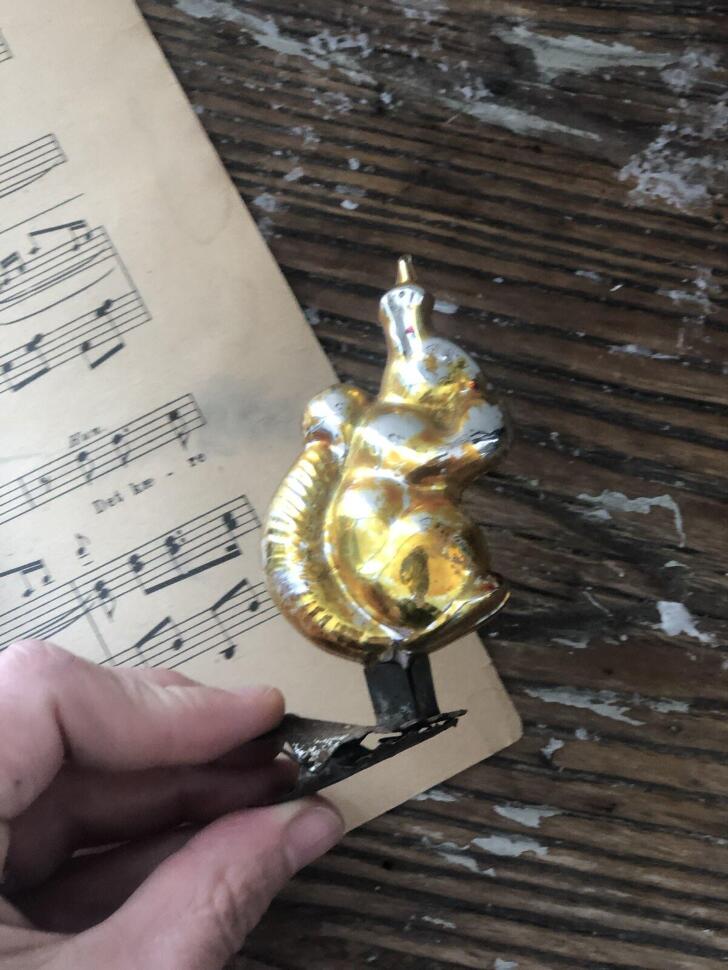 Елочные украшение Белка на прищепке 8 см