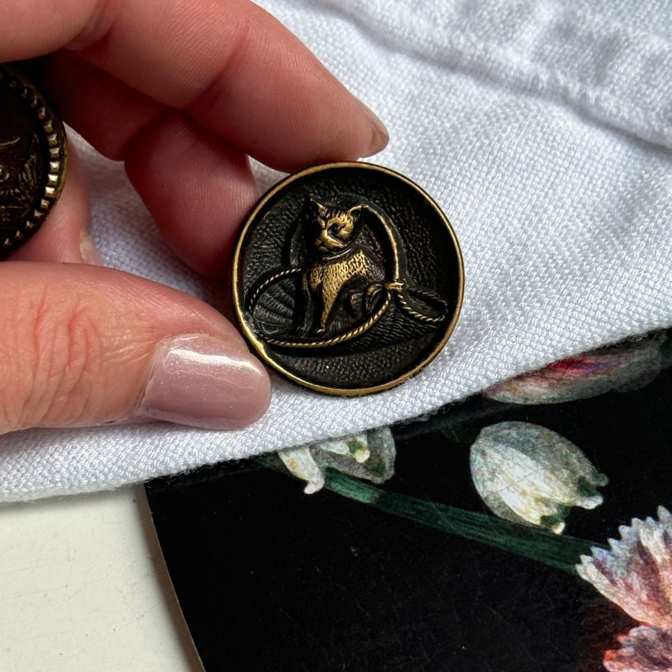 Пуговица старинная Кошка 3 см чернение по латуни