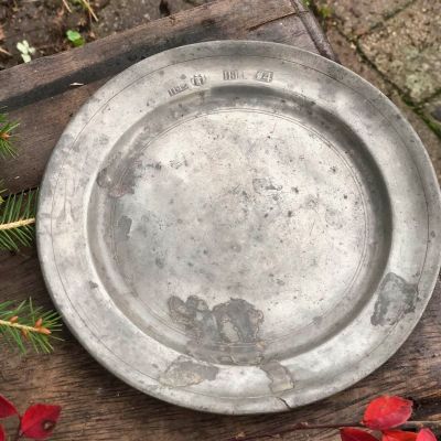 Тарелка старинная олово 18,5 см