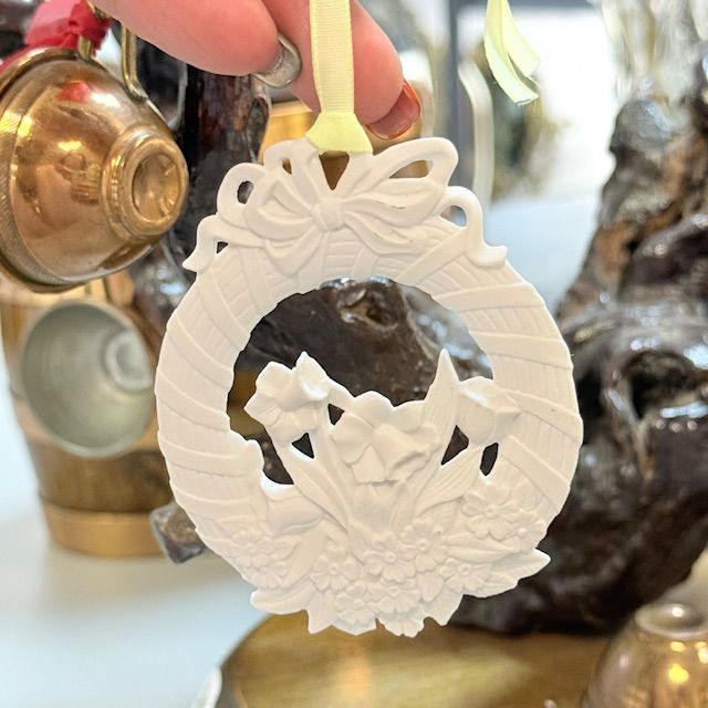 Подвес Hutschenreuther Венок 9 см бисквитный фарфор Германия