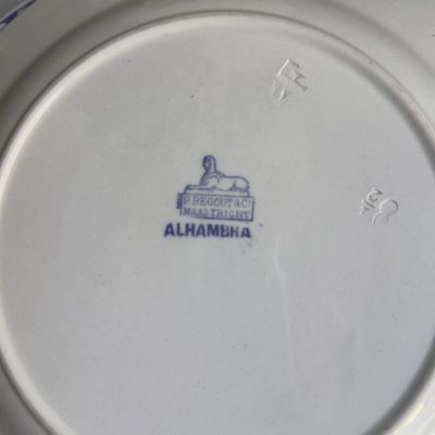 Тарелка Maastricht Petrus Regout Alhamera 24 см Голландия 1890 г.г. 2 категория