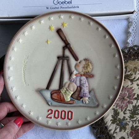 Тарелка 2000 Goebel Hummel 19 см Германия           