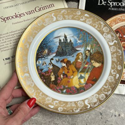 Тарелка Franklin Porcelain Сказки Стоптанные башмачки 1978 г. W.Germany 