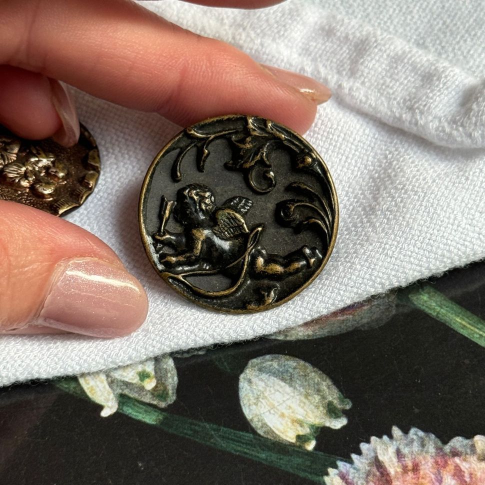 Пуговица старинная Амур 3 см чернение по латуни