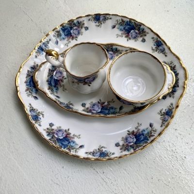 Блюдо Royal Albert Moonlight Rose 27 см фарфор Англия