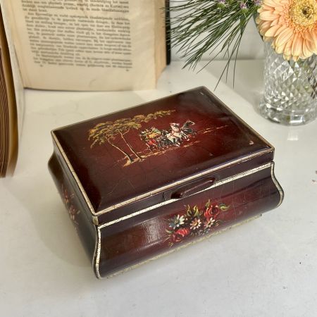 Коробка жестяная старинная 15 см