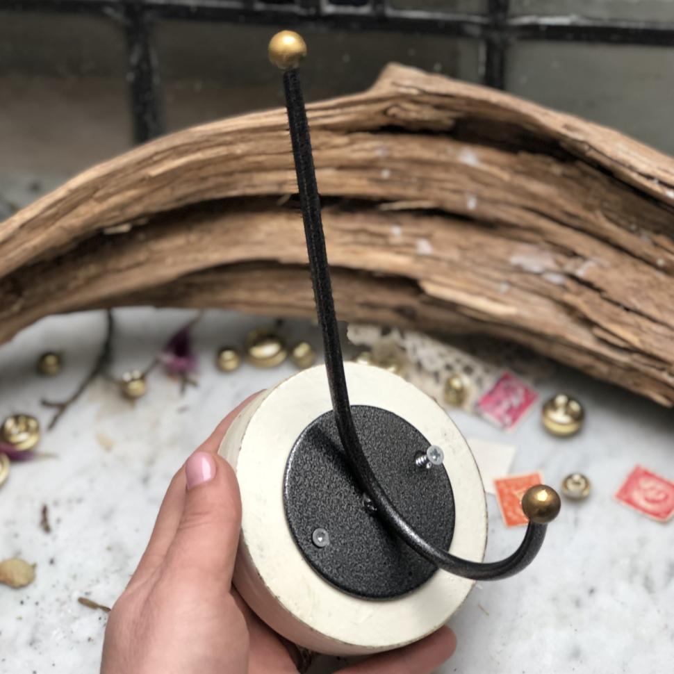 Крючок для одежды настенный