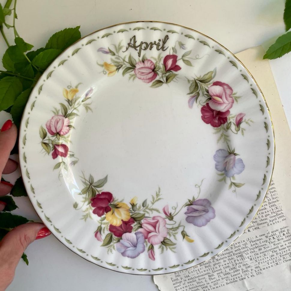 Тарелка Royal Albert 12 месяцев Апрель 21 см Англия