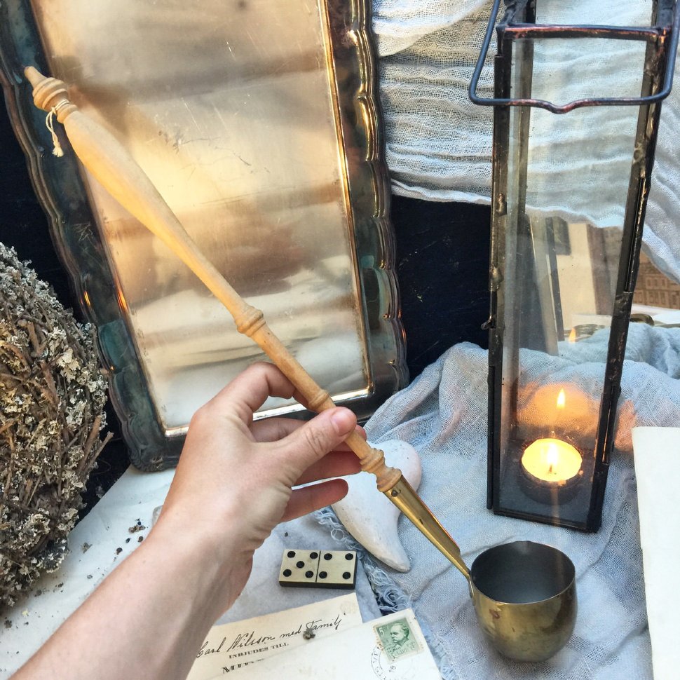 Половник латунный глубокий на длинной деревянной ручке