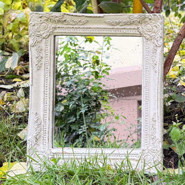 Зеркало в деревянной раме 32 см