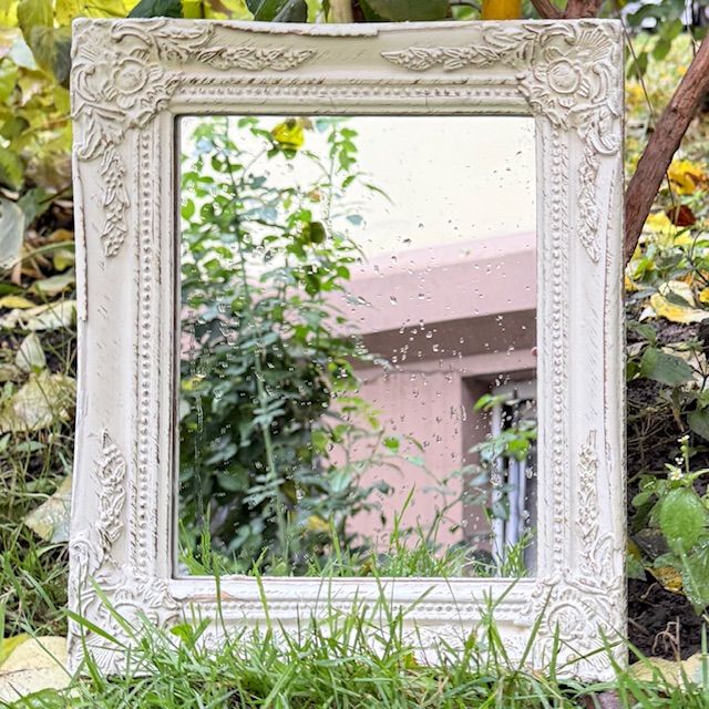 Зеркало в деревянной раме 32 см