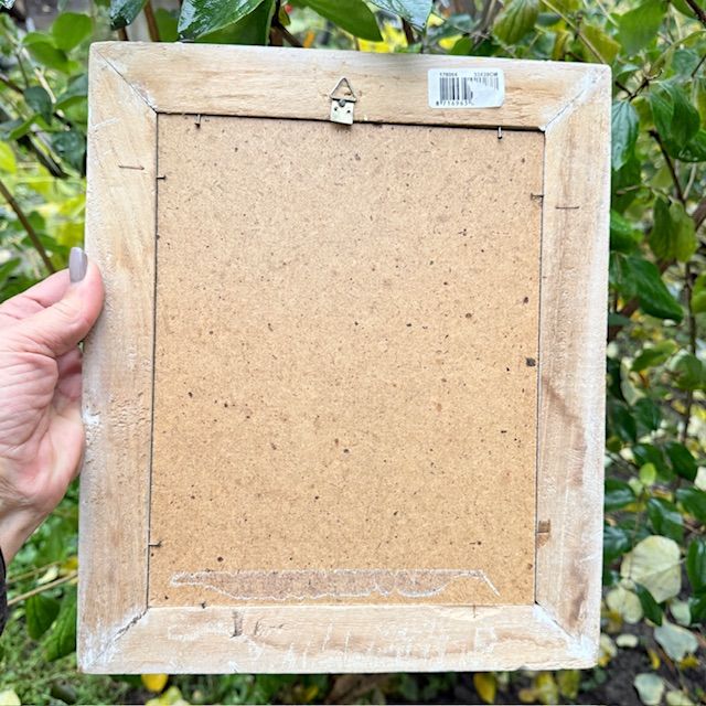 Зеркало в деревянной раме 32 см