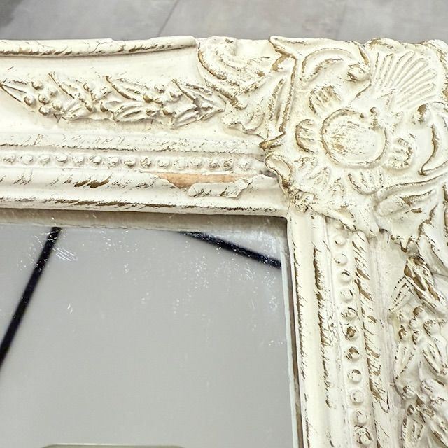 Зеркало в деревянной раме 32 см