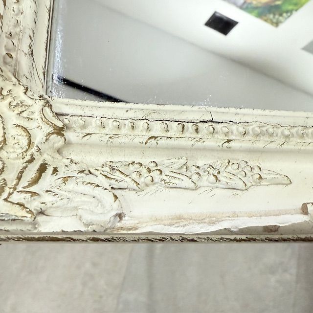 Зеркало в деревянной раме 32 см