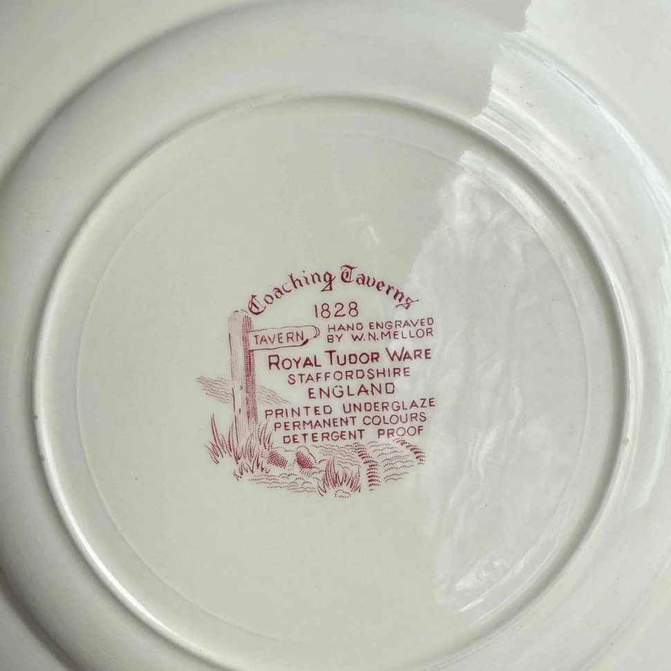 Тарелка Royal Tudor Ware Coaching Taverns красная 25 см Англия