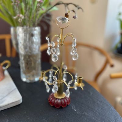 Подсвечник на красном основании латунь с хрустальными подвесками