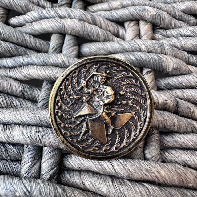 Пуговица старинная Рыцарь 3 см чернение по латуни