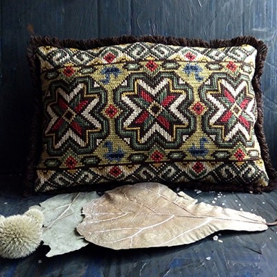 Подушка с вышивкой шерстью Орнамент