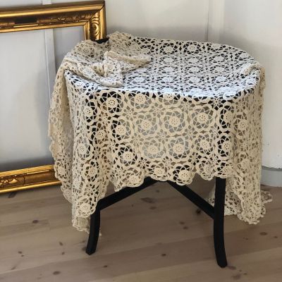 Скатерть бежевая 150х94 см вязанная крючком