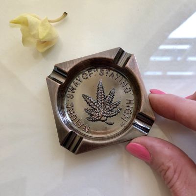 Пепельница малая Nature's way of "Staying high"