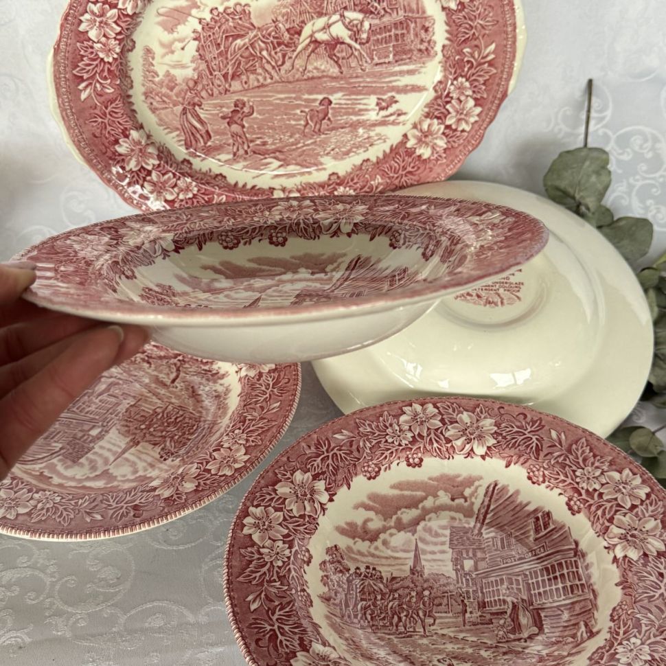 Тарелка глубокая Royal Tudor Ware Coaching Taverns красная 23 см Англия