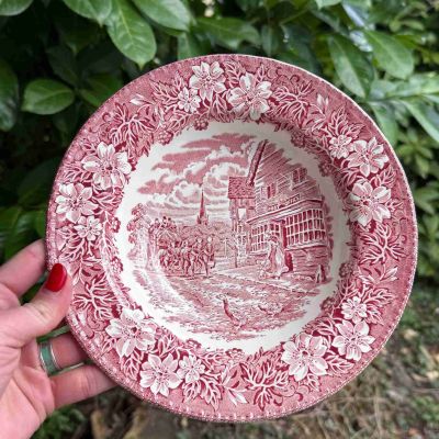 Тарелка глубокая Royal Tudor Ware Coaching Taverns красная 23 см Англия