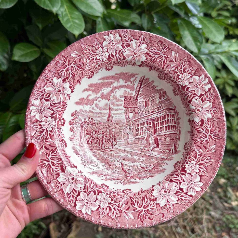 Тарелка глубокая Royal Tudor Ware Coaching Taverns красная 23 см Англия