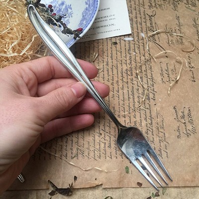 Вилка столовая с ручкой волной