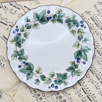 Тарелка Nikko Ежевика 20 см фарфор Япония