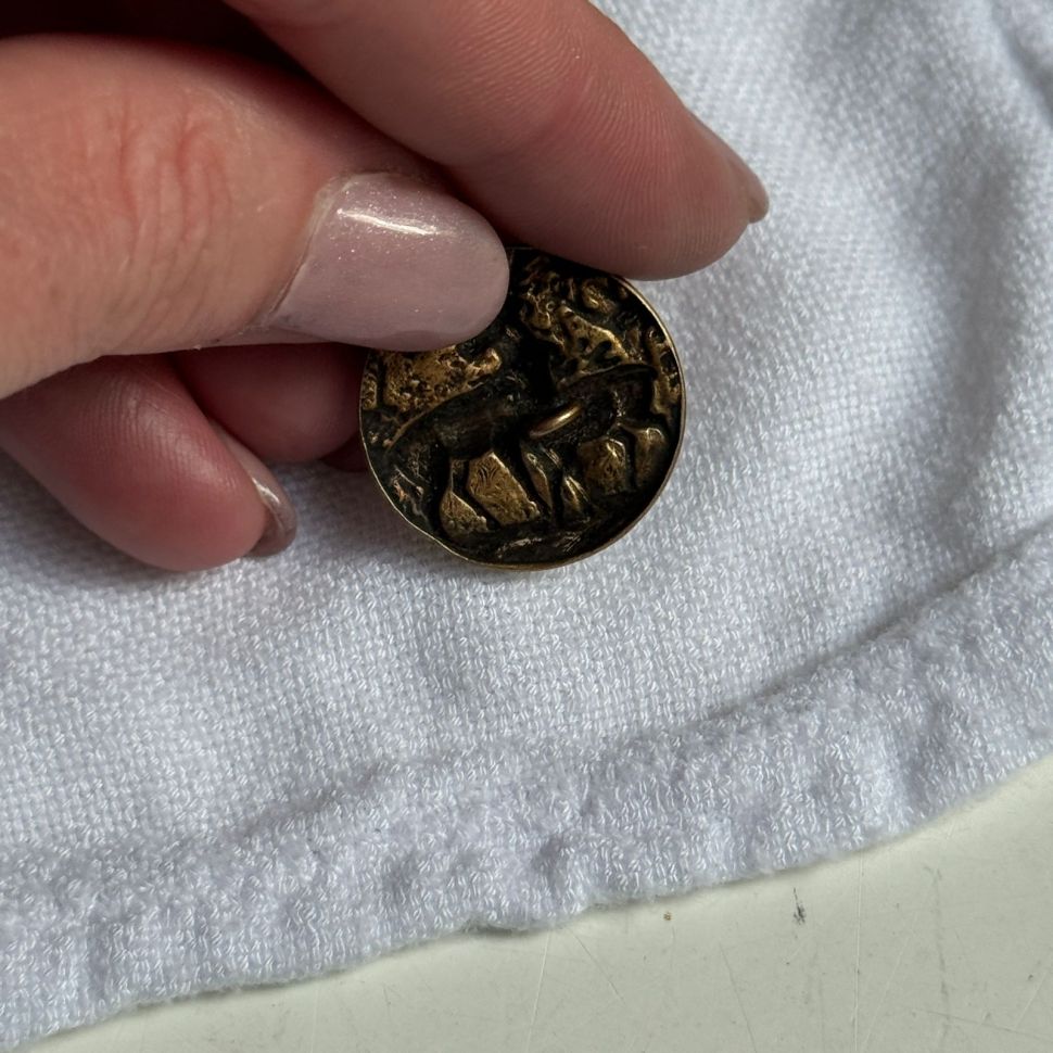 Пуговица старинная Косули 2,5 см латунь